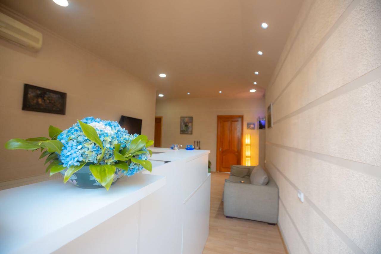 Wine Hostel Tbilisi ภายนอก รูปภาพ